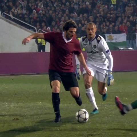 Burgundy & Black: Keeps the ball close with a defender behind.