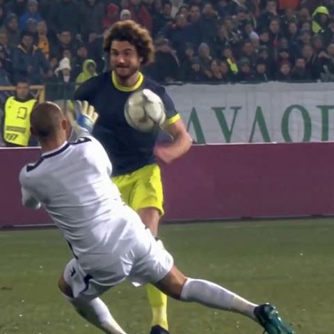 Navy & Neon Yellow: Lifts the ball as the first challenge comes in.