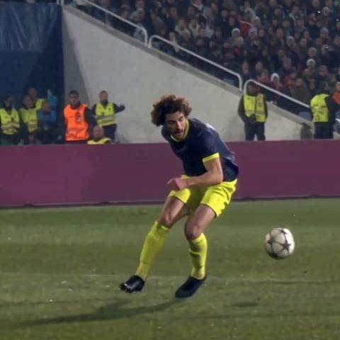 Navy & Neon Yellow: Changes direction to keep the move going.