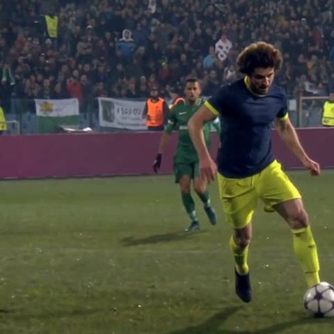 Navy & Neon Yellow: Opens up for the final strike.